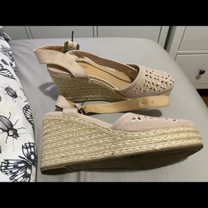 Baby pink eyelet espadrille